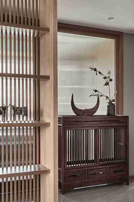 原木家具+水墨元素，完美打造170㎡新中式家居，看一眼就会爱上！